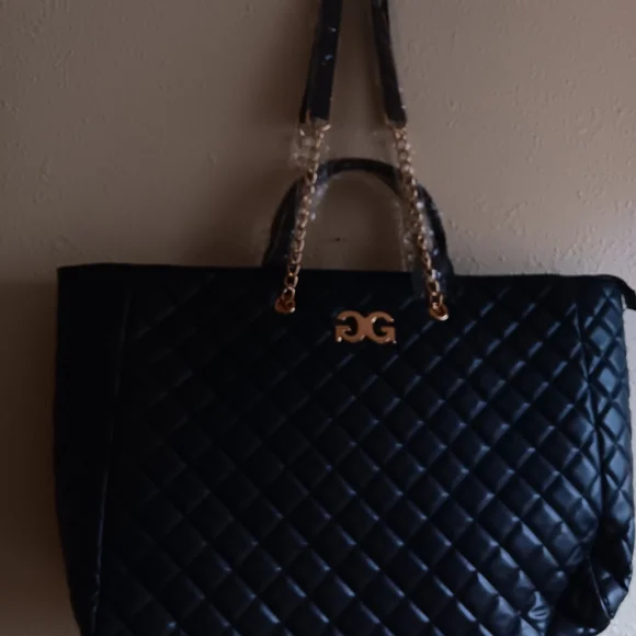 Gilda Paris Chic Black Quilted Tote with Gold Chain Accents - Picture 14 of 14